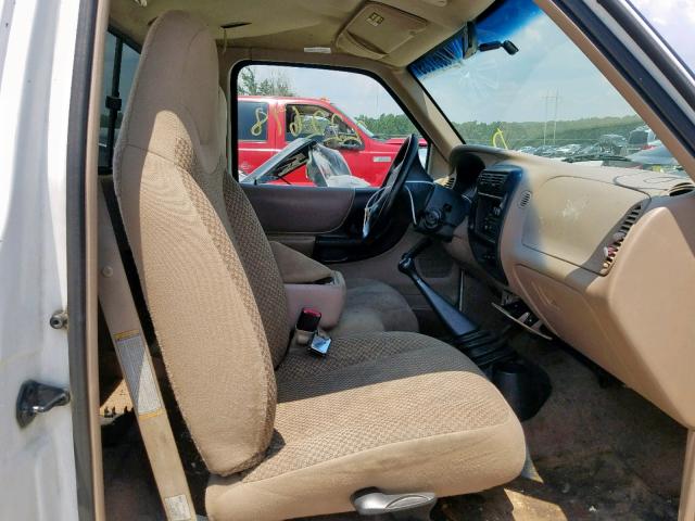 1FTYR10C5WTA75504 - 1998 FORD RANGER WHITE photo 5