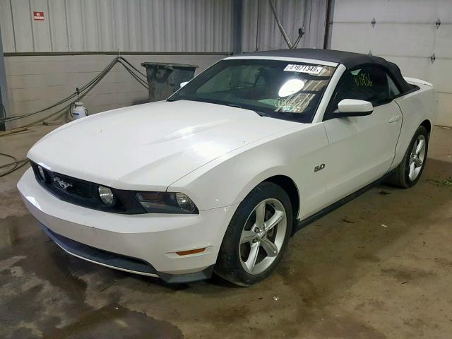 1ZVBP8FF9C5224581 - 2012 FORD MUSTANG GT WHITE photo 2