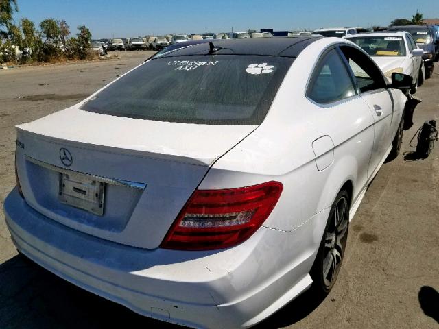 WDDGJ4HB7DF951796 - 2013 MERCEDES-BENZ C 250 WHITE photo 4