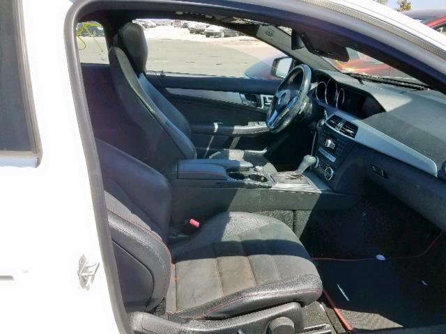 WDDGJ4HB7DF951796 - 2013 MERCEDES-BENZ C 250 WHITE photo 5