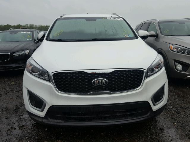 5XYPG4A37GG173500 - 2016 KIA SORENTO LX WHITE photo 9