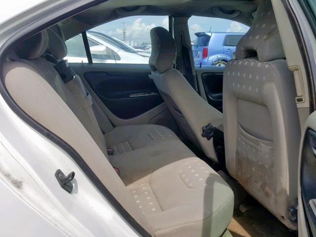 YV1RS61T842417030 - 2004 VOLVO S60 WHITE photo 6