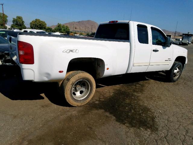 1GDJC896X9E160285 - 2009 GMC SIERRA C35 WHITE photo 4