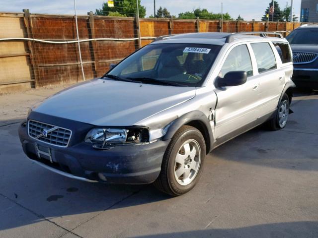 YV1SZ59HX41123111 - 2004 VOLVO XC70 SILVER photo 2