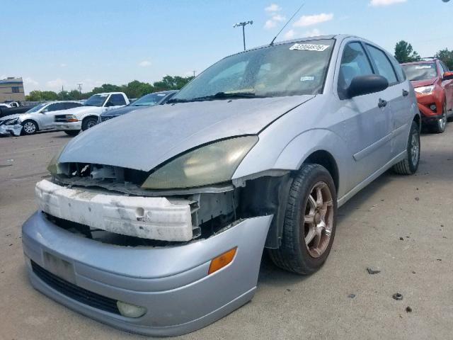 3FAFP37394R128465 - 2004 FORD FOCUS ZX5 SILVER photo 2