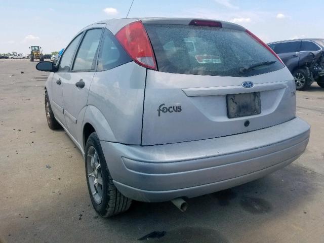 3FAFP37394R128465 - 2004 FORD FOCUS ZX5 SILVER photo 3