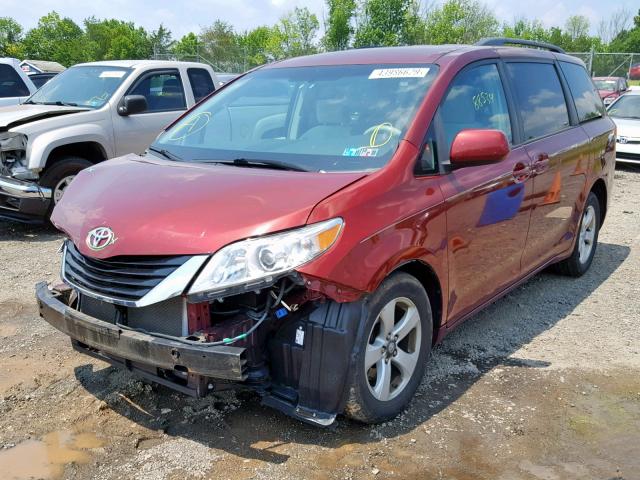 5TDKK3DC4BS092125 - 2011 TOYOTA SIENNA LE RED photo 2