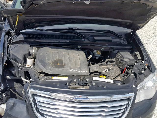 2C4RC1BG4CR137063 - 2012 CHRYSLER TOWN & COU GRAY photo 7