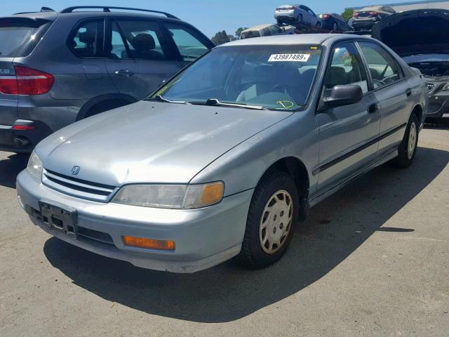 1HGCD5629RA003818 - 1994 HONDA ACCORD DX BLUE photo 2