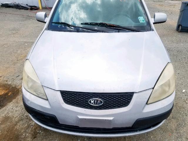 KNADE123966144004 - 2006 KIA RIO GRAY photo 7