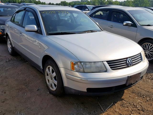 WVWMA23B4YP369244 - 2000 VOLKSWAGEN PASSAT GLS SILVER photo 1