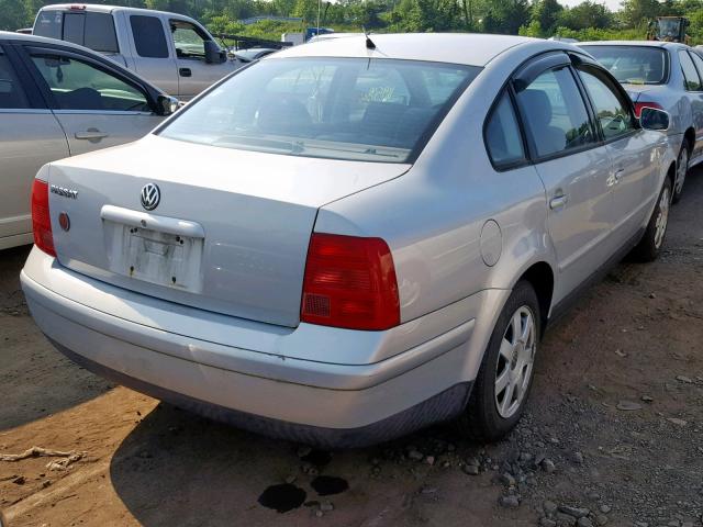 WVWMA23B4YP369244 - 2000 VOLKSWAGEN PASSAT GLS SILVER photo 4