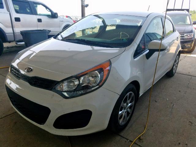 KNADM5A36E6410458 - 2014 KIA RIO LX WHITE photo 2