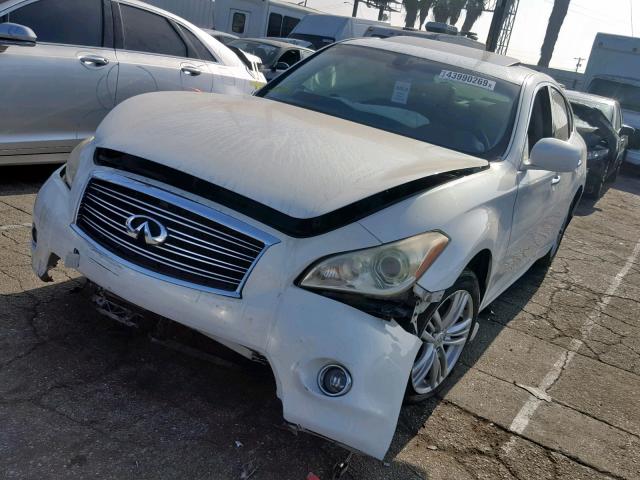 JN1AY1AP9BM520257 - 2011 INFINITI M56 WHITE photo 2