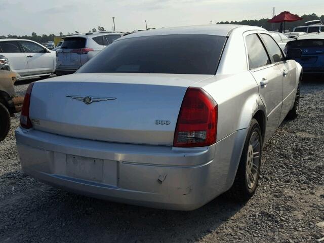 2C3JA43R45H691284 - 2005 CHRYSLER 300 SILVER photo 4