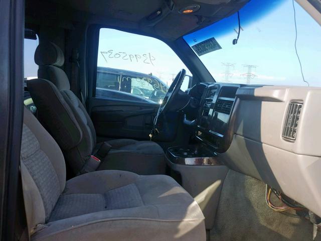 1GDFG15T131188696 - 2003 GMC SAVANA RV GRAY photo 5