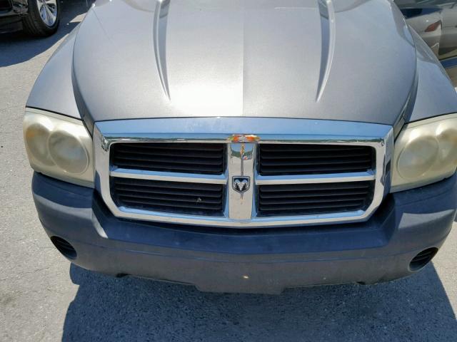 1D7HE28K87S104620 - 2007 DODGE DAKOTA QUA GRAY photo 7