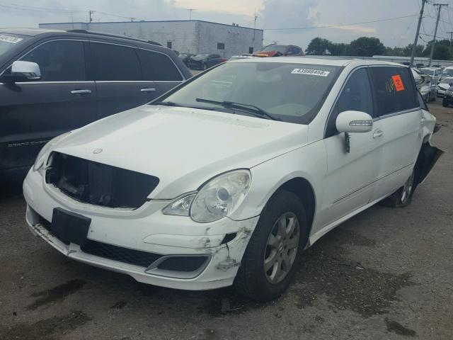 4JGCB65E96A022656 - 2006 MERCEDES-BENZ R 350 WHITE photo 2