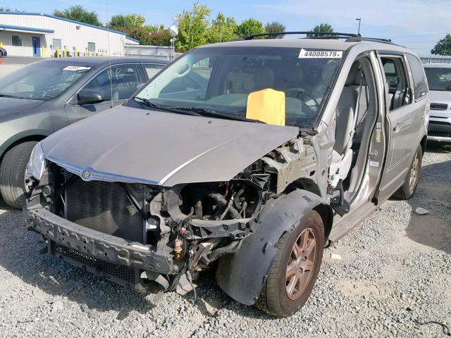 2A8HR541X9R570799 - 2009 CHRYSLER TOWN & COU TAN photo 2