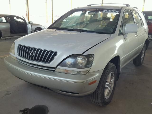 JT6GF10U4Y0058380 - 2000 LEXUS RX 300 WHITE photo 2