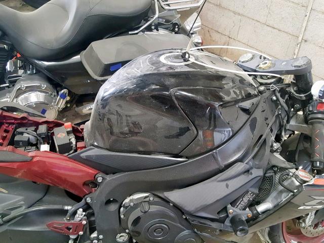 JS1GR7MA1B2103557 - 2011 SUZUKI GSX750 BLACK photo 5