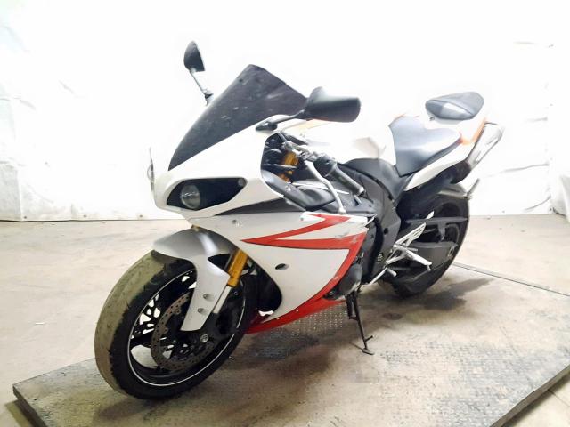 JYARN23E3BA011031 - 2011 YAMAHA YZFR1 WHITE photo 2