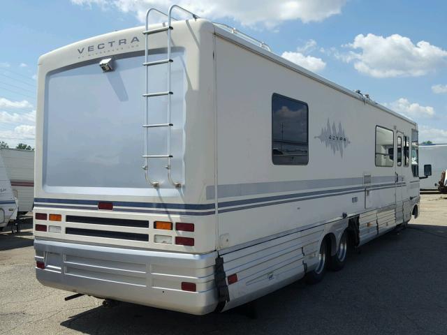 1GBKP37N7R3309908 - 1994 WINNEBAGO MTR HOME WHITE photo 4