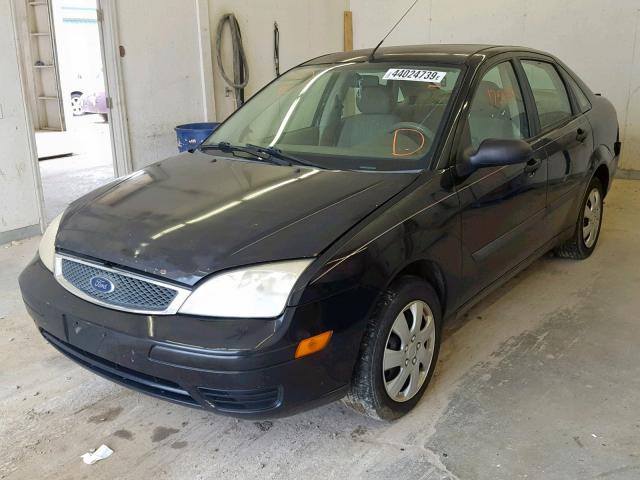 1FAFP34N55W140293 - 2005 FORD FOCUS ZX4 BLACK photo 2