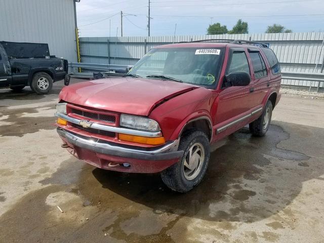 1GNDT13W412229275 - 2001 CHEVROLET BLAZER RED photo 2