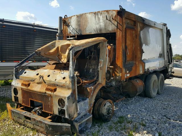 1M2K195C95M029313 - 2005 MACK 600 MR600 BURN photo 2