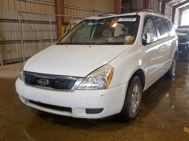 KNDMG4C76C6433174 - 2012 KIA SEDONA LX WHITE photo 2