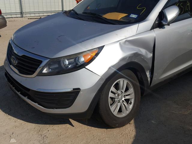 KNDPB3A24B7082206 - 2011 KIA SPORTAGE L SILVER photo 9