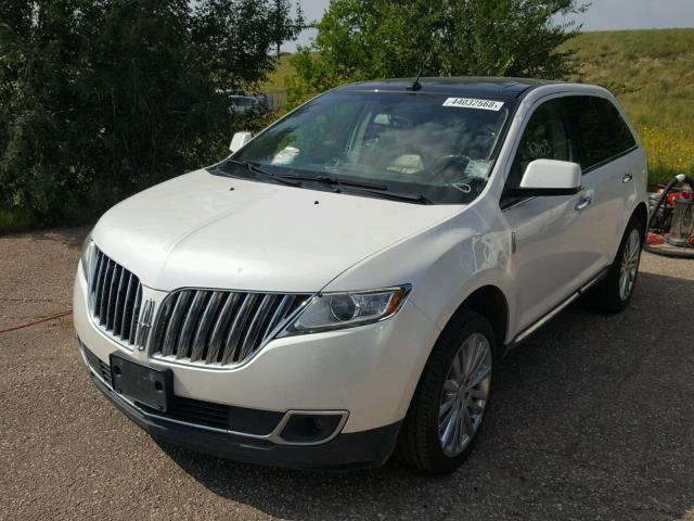 2LMDJ8JK6BBJ02336 - 2011 LINCOLN MKX WHITE photo 2