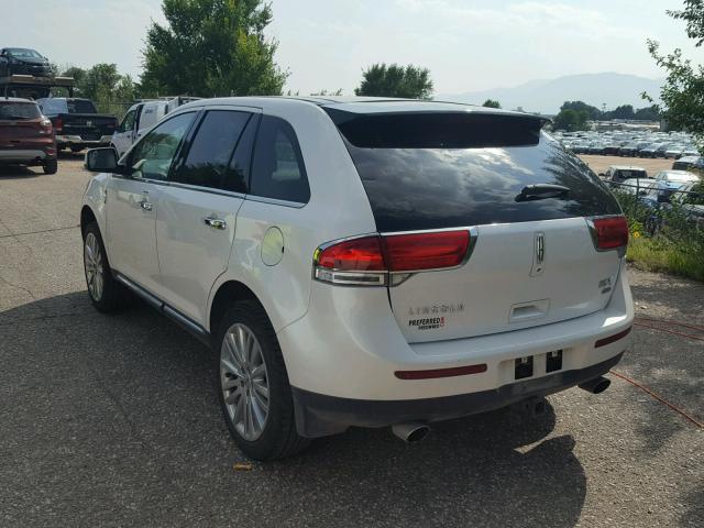 2LMDJ8JK6BBJ02336 - 2011 LINCOLN MKX WHITE photo 3