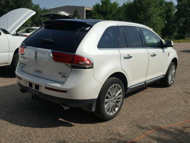 2LMDJ8JK6BBJ02336 - 2011 LINCOLN MKX WHITE photo 4