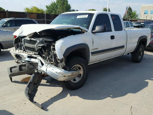 1GCEC14X84Z120673 - 2004 CHEVROLET SILVERADO WHITE photo 2