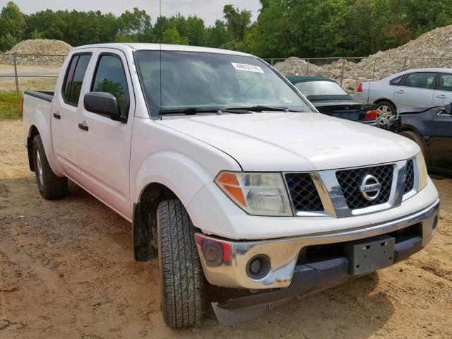 1N6AD07W76C452812 - 2006 NISSAN FRONTIER C WHITE photo 1