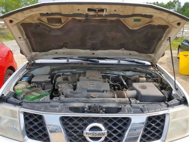 1N6AD07W76C452812 - 2006 NISSAN FRONTIER C WHITE photo 7