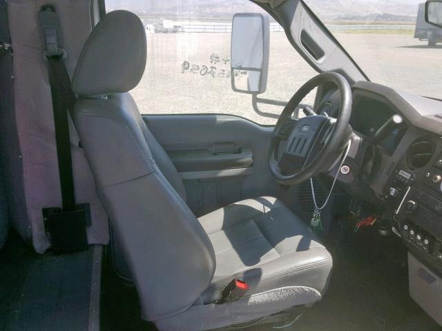 1FDAF5GY4CEC71786 - 2012 FORD F550 SUPER WHITE photo 5