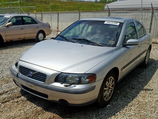 YV1RS61T742407377 - 2004 VOLVO S60 SILVER photo 2