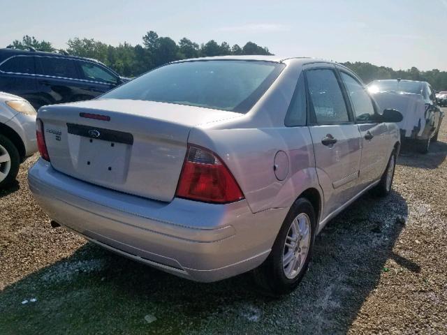 1FAFP34N47W279513 - 2007 FORD FOCUS ZX4 SILVER photo 4