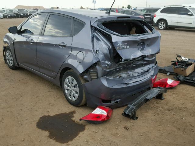 KMHCT5AE7HU324185 - 2017 HYUNDAI ACCENT SE GRAY photo 3