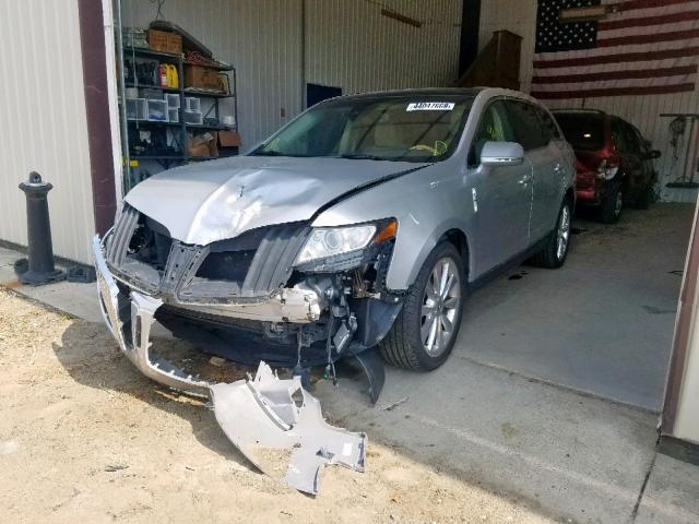 2LMHJ5AT4CBL51793 - 2012 LINCOLN MKT SILVER photo 2