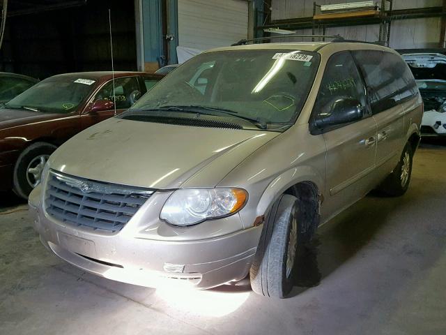 2C4GP54L05R226354 - 2005 CHRYSLER TOWN & COU GOLD photo 2