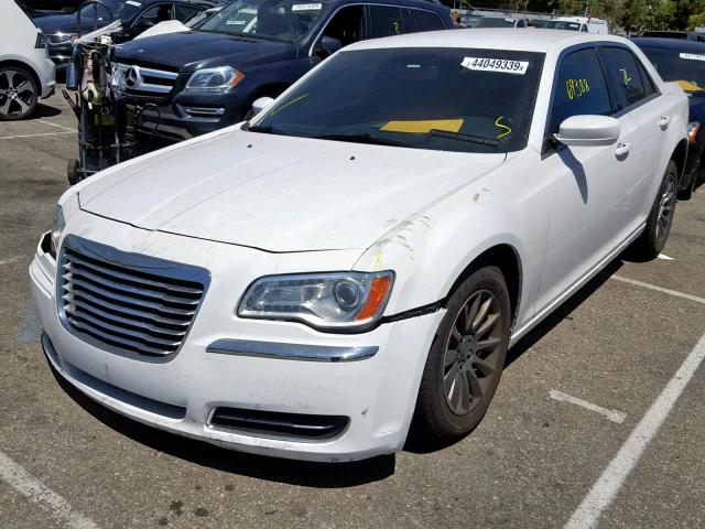 2C3CCAAG0EH380129 - 2014 CHRYSLER 300 WHITE photo 2