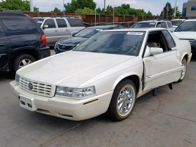 1G6ET12992B103278 - 2002 CADILLAC ELDORADO T WHITE photo 2