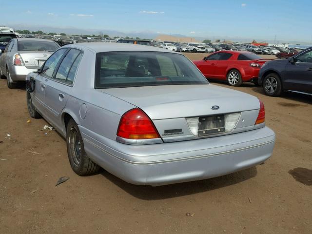 2FAFP74W7WX173852 - 1998 FORD CROWN VICT SILVER photo 3