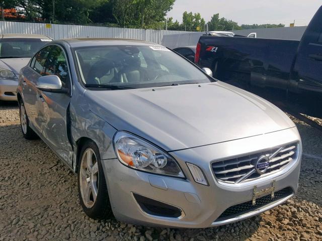 YV1612FH4D2176571 - 2013 VOLVO S60 T5 SILVER photo 1