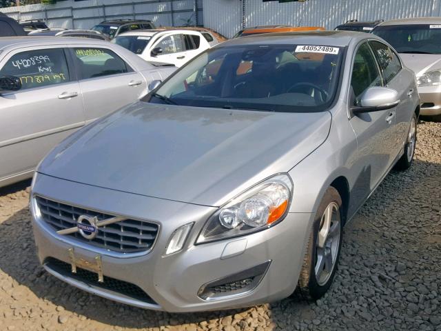 YV1612FH4D2176571 - 2013 VOLVO S60 T5 SILVER photo 2