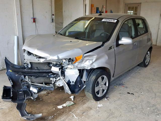 KL1TD66E79B351455 - 2009 CHEVROLET AVEO LS SILVER photo 2